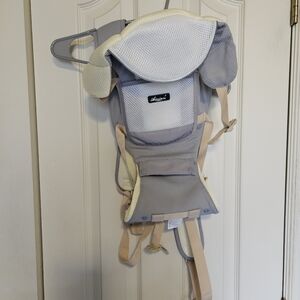 NWOT Aixintu Chic Gray and Cream Kids Carrier